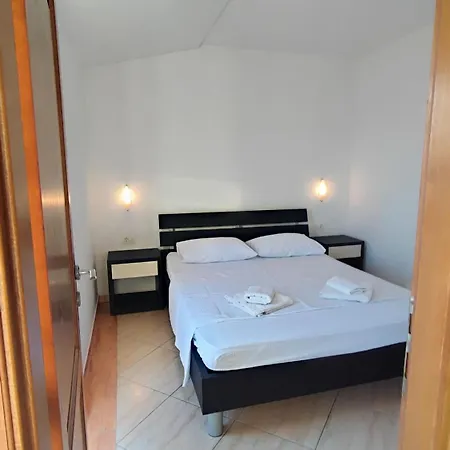 Penava, Private Beach, Pool And 7min To Trogir