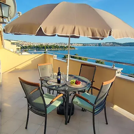Penava, Private Beach, Pool And 7min To 3* Trogir