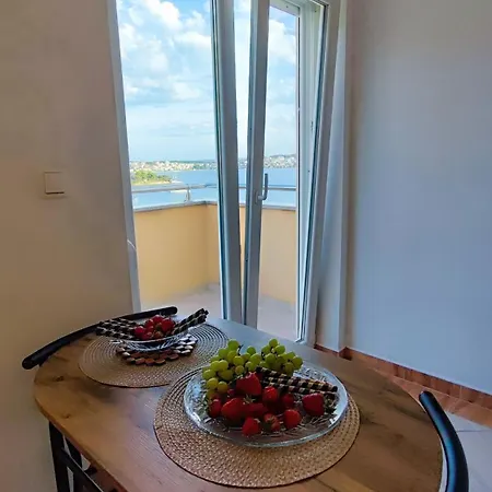 Penava, Private Beach, Pool And 7min To شقة فندقية *