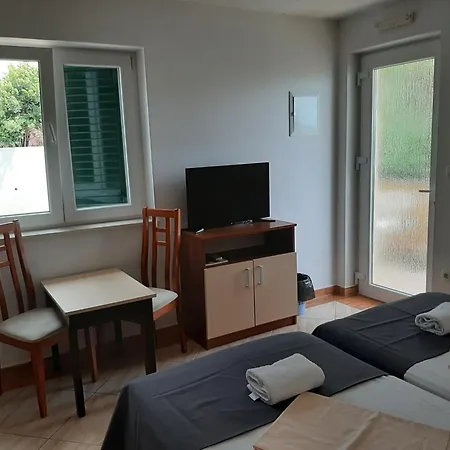 Aparthotel Penava, Private Beach, Pool And 7min To