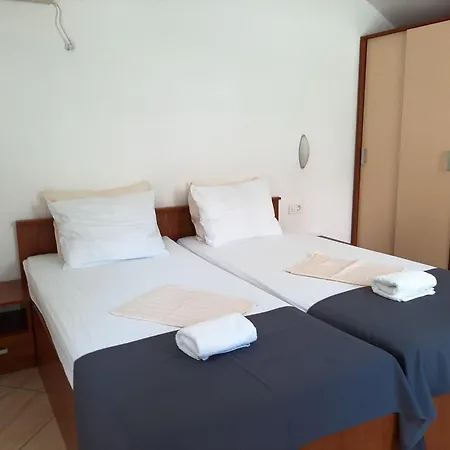 Penava, Private Beach, Pool And 7min To شقة فندقية