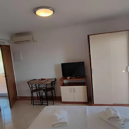 Aparthotel Penava, Private Beach, Pool And 7min To