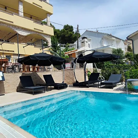 Aparthotel Penava, Private Beach, Pool And 7min To