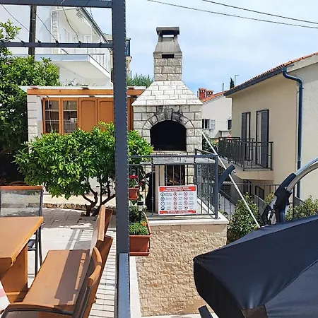 Penava, Private Beach, Pool And 7min To Trogir