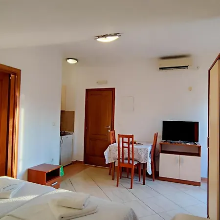 Aparthotel Penava, Private Beach, Pool And 7min To