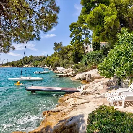Aparthotel Penava, Private Beach, Pool And 7min To 3*