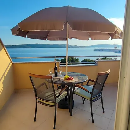 Aparthotel Penava, Private Beach, Pool And 7min To 3*