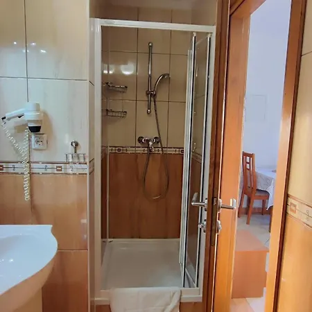 Aparthotel Penava, Private Beach, Pool And 7min To 3*
