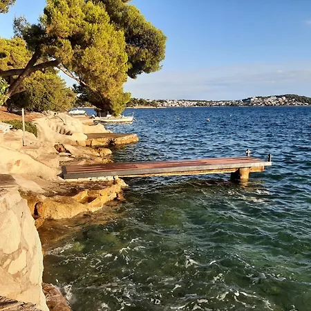 Penava, Private Beach, Pool And 7min To Aparthotel Trogir