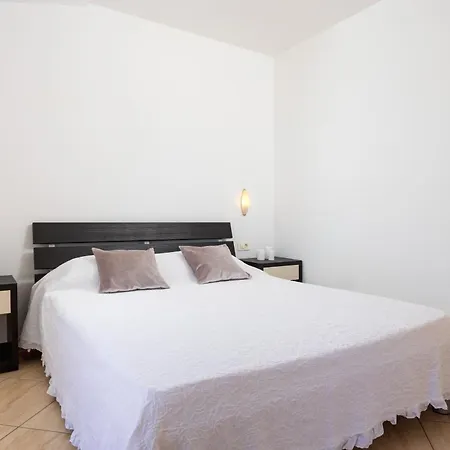 Penava, Private Beach, Pool And 7min To Апарт-готель Трогір