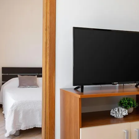 Penava, Private Beach, Pool And 7min To 3* Трогір