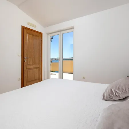 Penava, Private Beach, Pool And 7min To Апарт-готель Трогір