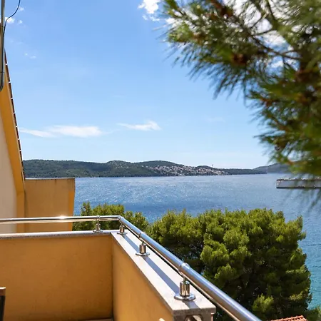 Penava, Private Beach, Pool And 7min To Трогір